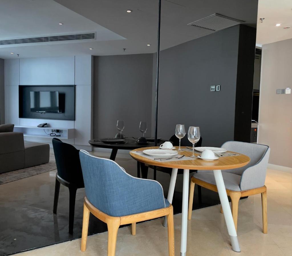 Fraser Place Puteri Harbour Nusajaya  Exteriör bild A dining room in a condominium
