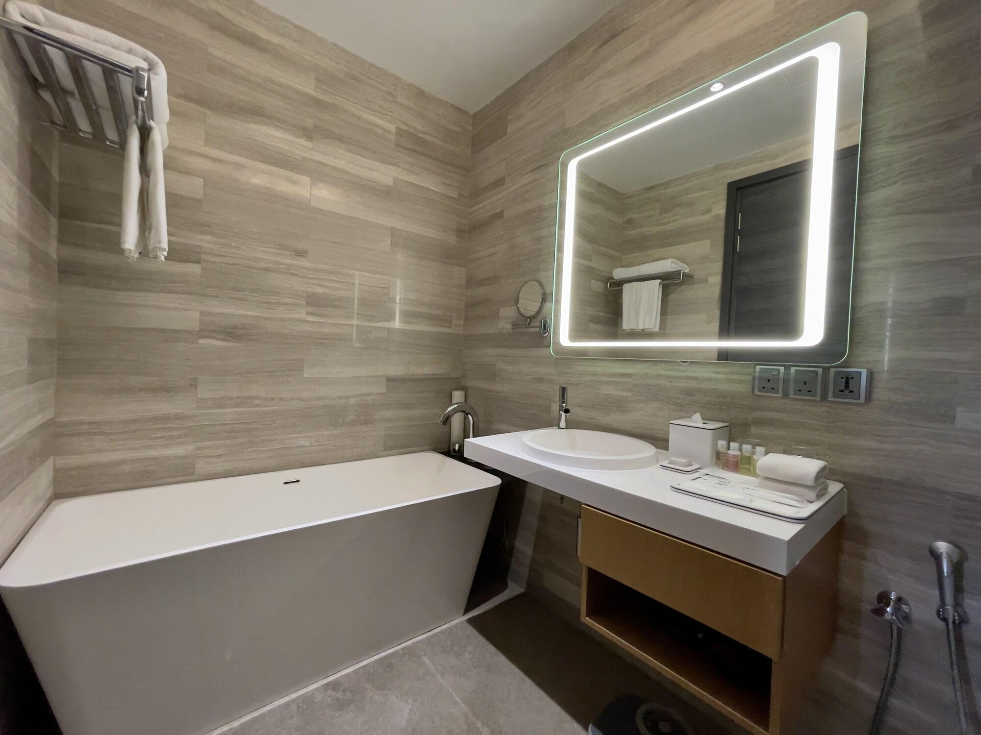 Fraser Place Puteri Harbour Nusajaya  Exteriör bild Bathroom