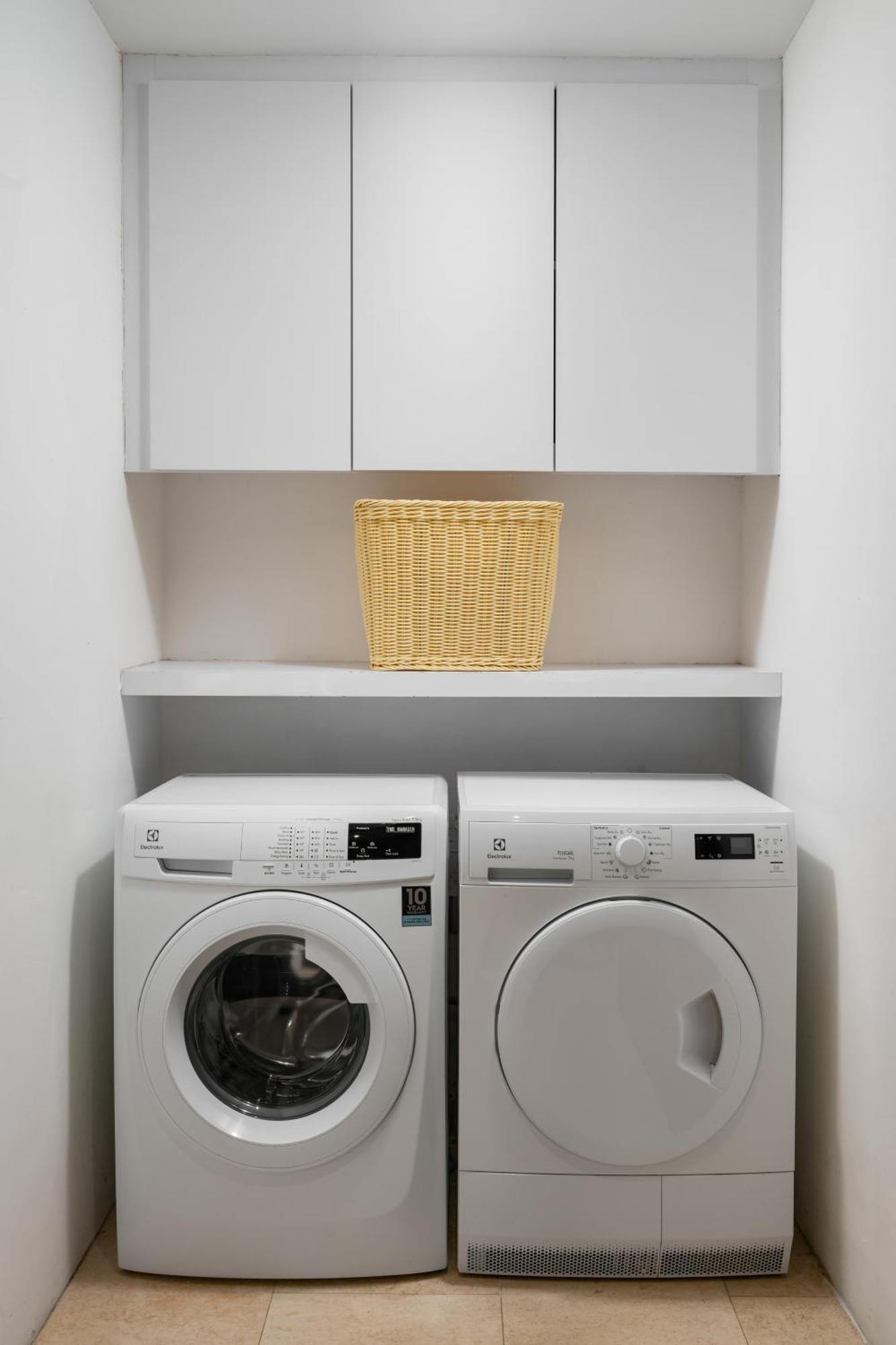 Fraser Place Puteri Harbour Nusajaya  Exteriör bild Laundry basket