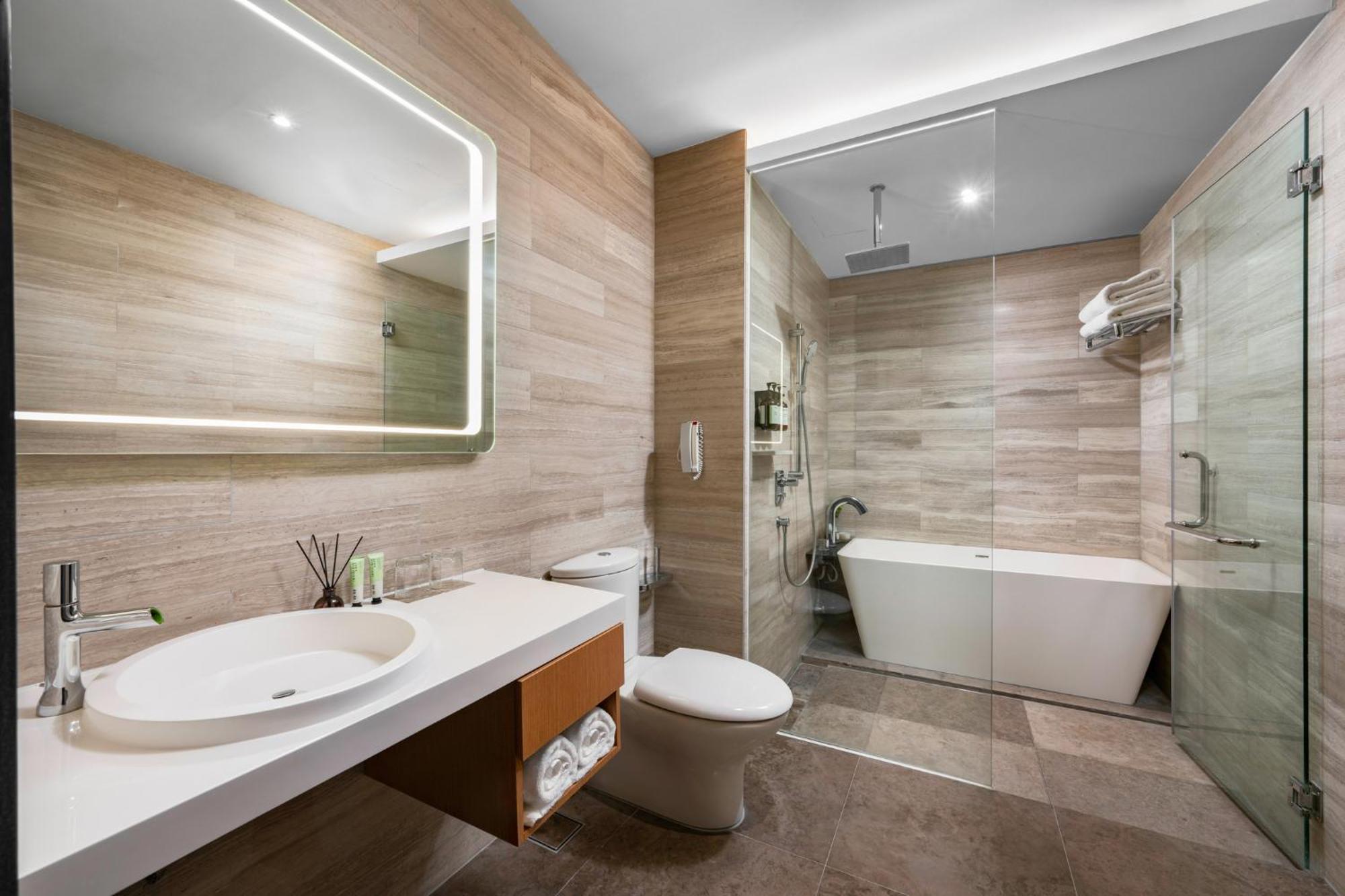 Fraser Place Puteri Harbour Nusajaya  Exteriör bild Bathroom
