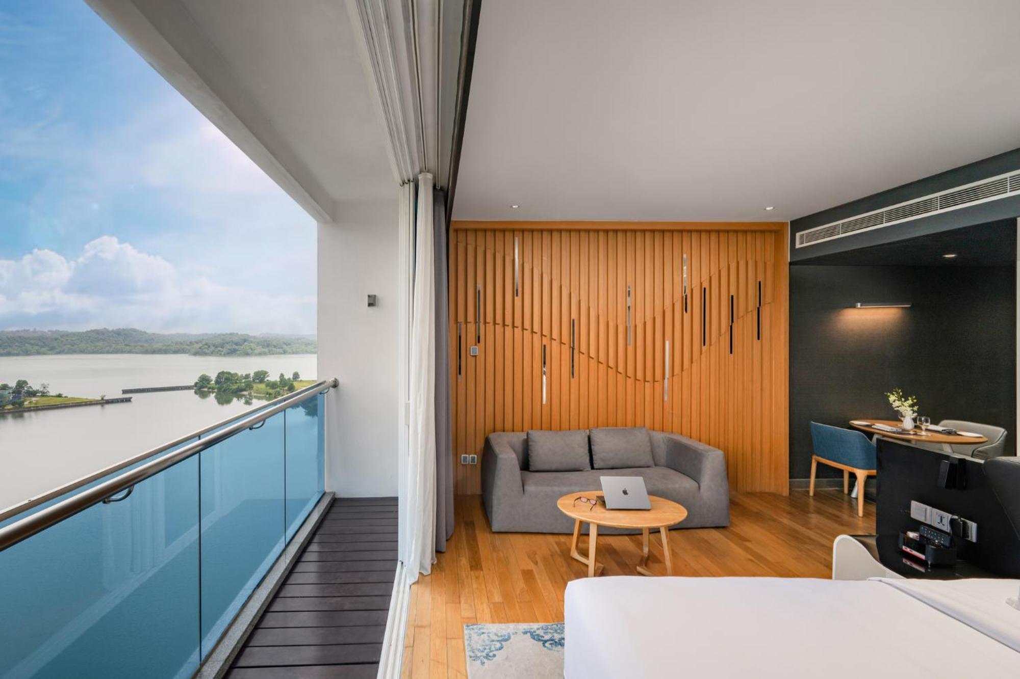 Fraser Place Puteri Harbour Nusajaya  Exteriör bild A suite at the hotel