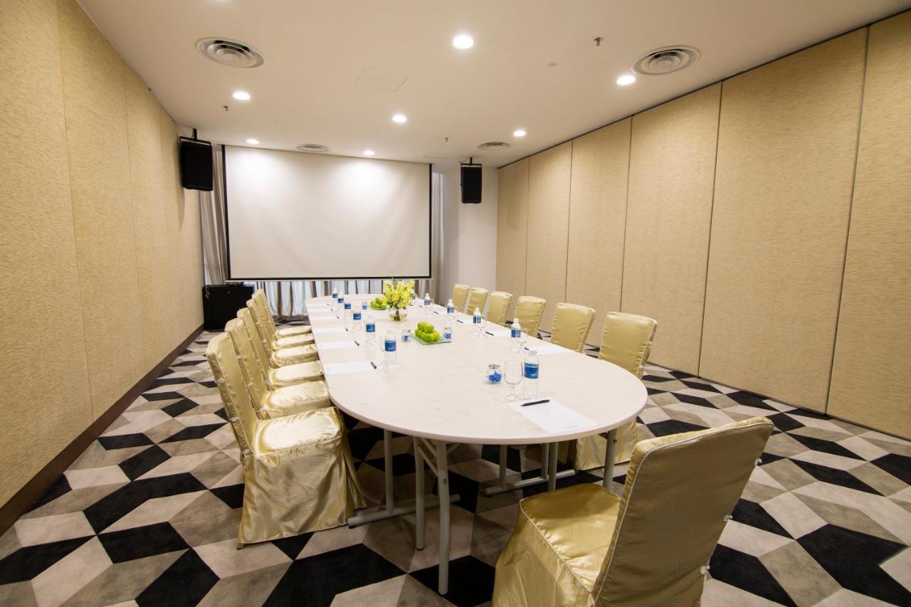 Fraser Place Puteri Harbour Nusajaya  Exteriör bild Meeting room