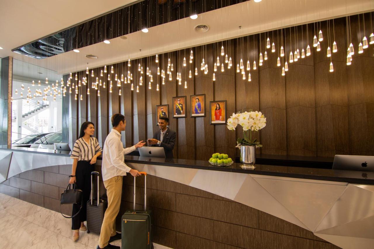 Fraser Place Puteri Harbour Nusajaya  Exteriör bild The lobby of the hotel